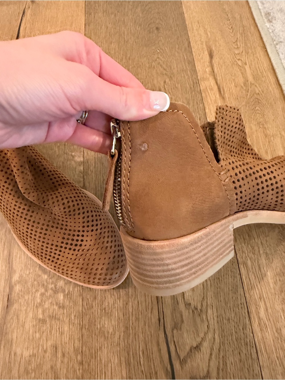 Dolce Vita Tommi Ankle Bootie Size 7.5 Brown Leather Perforated Zip Up Block - Picture 6 of 7